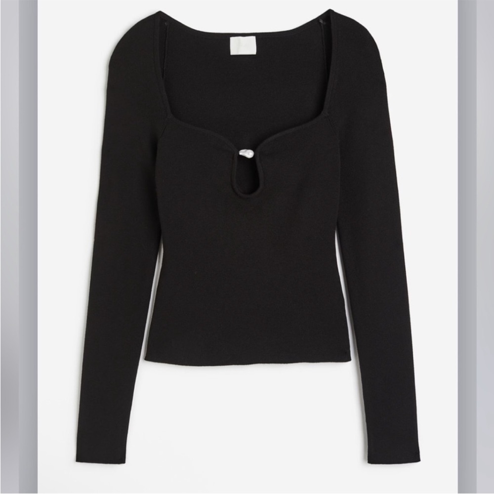 Long sleeve top with sweetheart neckline